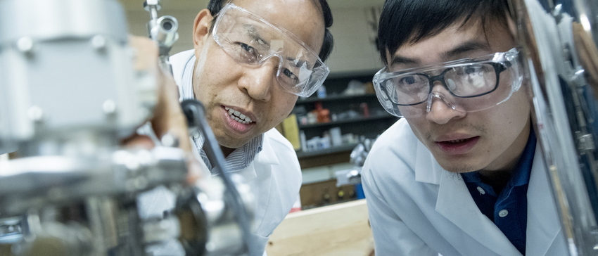 17-Zhili-Xiao-and-student-at-Argonne-National-Lab-0718-DG-027_850x364